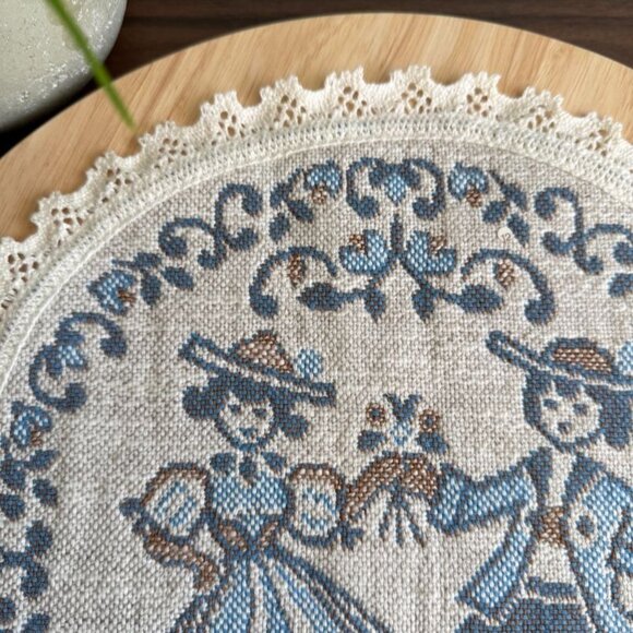 Vintage Haller Textilewerke Halltex Folk Art Lace Placemat 13" Round Couple - Picture 2 of 6